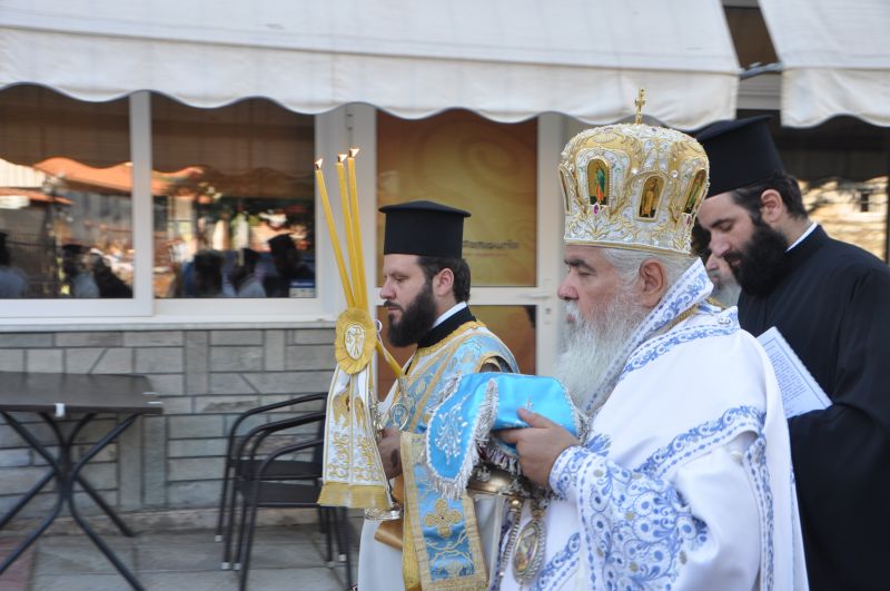 Ἐγκαίνια τοῦ Ἱεροῦ Ναοῦ τῆς Παναγίας Πετρούσης καί χειροτονία Πρεσβυτέρου